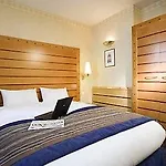 Mercure Arc De Triomphe Wagram Hotel