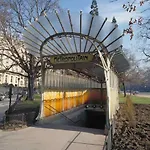 Mercure Arc De Triomphe Wagram
