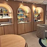 Mercure Arc De Triomphe Wagram Hotel