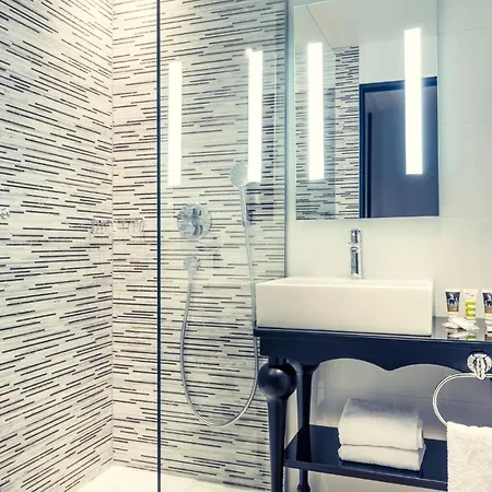 Mercure Arc De Triomphe Wagram Hotel