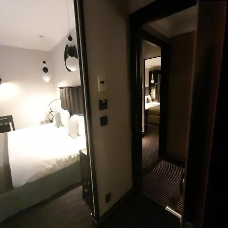 Mercure Arc De Triomphe Wagram Hotel París