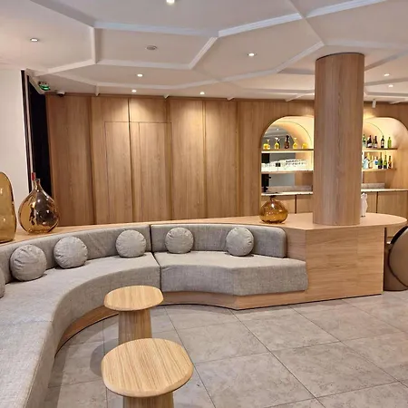 Mercure Arc De Triomphe Wagram Hotel 4*