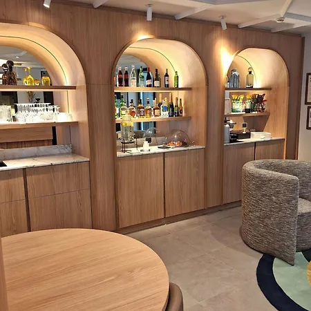 Mercure Arc De Triomphe Wagram 4*