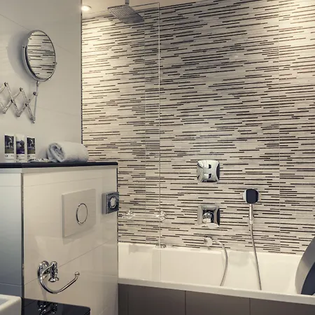 Mercure Arc De Triomphe Wagram 4*