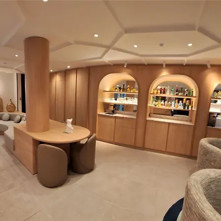 Mercure Arc De Triomphe Wagram 4* Paris