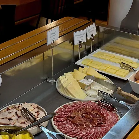 Mercure Arc De Triomphe Wagram ホテル 4*