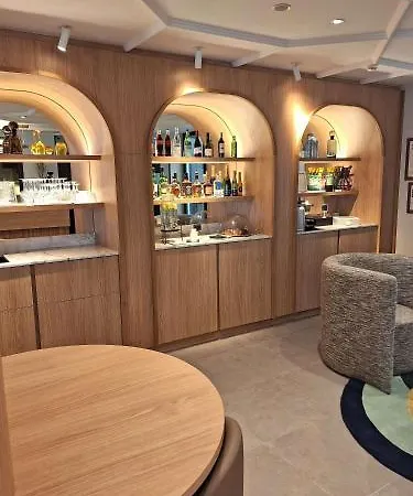 Mercure Arc De Triomphe Wagram 4* Parijs