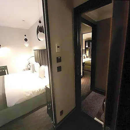 Hotel Mercure Arc De Triomphe Wagram 4*