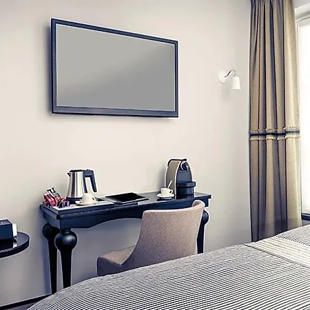 Mercure Arc De Triomphe Wagram 4* París