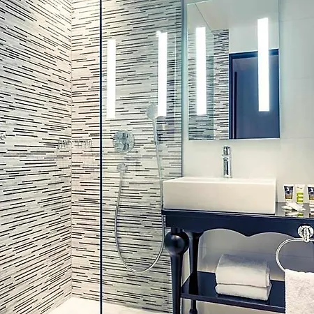 Hotel Mercure Arc De Triomphe Wagram 4*