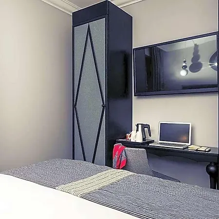 Mercure Arc De Triomphe Wagram 4* París
