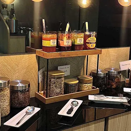 Mercure Arc De Triomphe Wagram Hotel 4*