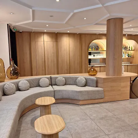 Mercure Arc De Triomphe Wagram