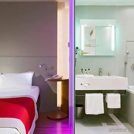 Mercure Arc De Triomphe Wagram