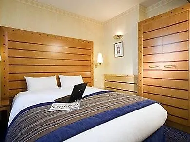 Mercure Arc De Triomphe Wagram מלון