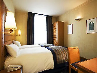 Mercure Arc De Triomphe Wagram 4* פריז