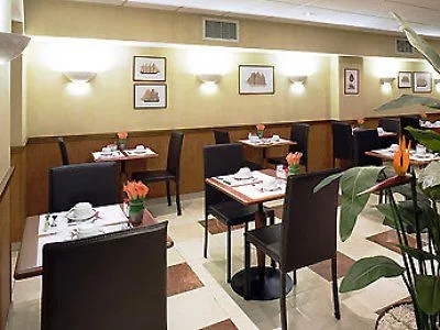 Mercure Arc De Triomphe Wagram Париж