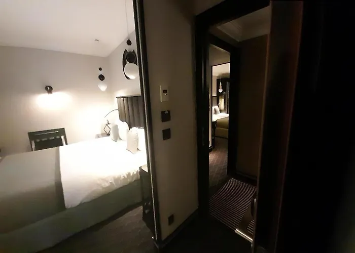 Mercure Arc De Triomphe Wagram Otel Paris