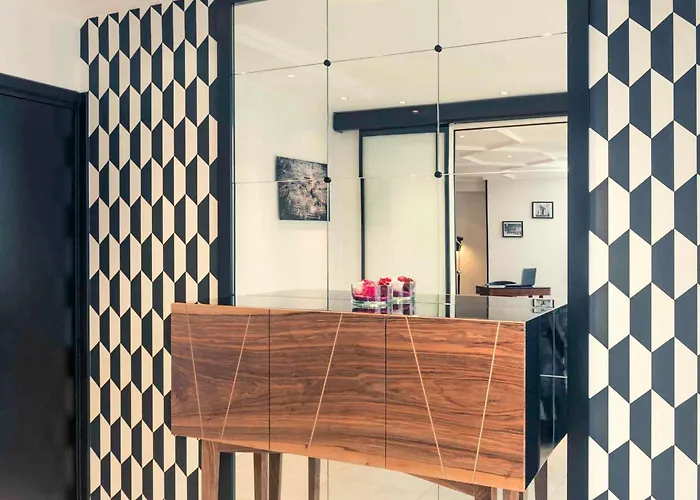 Mercure Arc De Triomphe Wagram 4* Paris