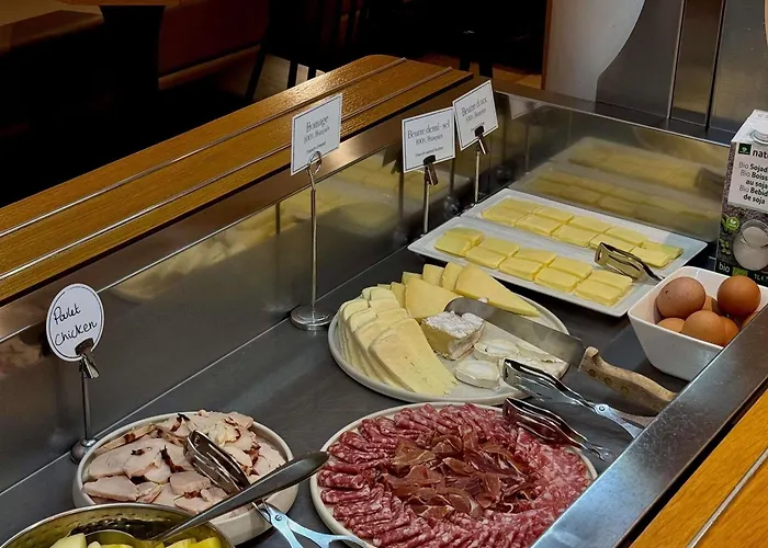 Mercure Arc De Triomphe Wagram Otel 4*