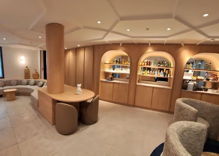 Mercure Arc De Triomphe Wagram Отель 4*