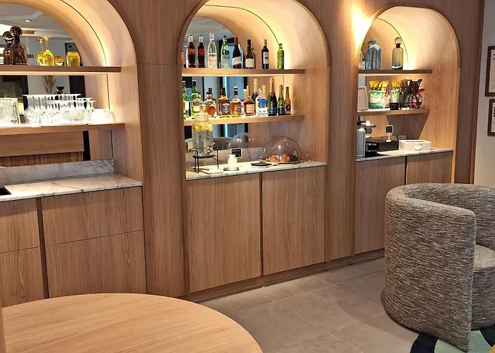 Mercure Arc De Triomphe Wagram 4* Paris