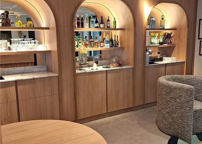 Mercure Arc De Triomphe Wagram Hotel