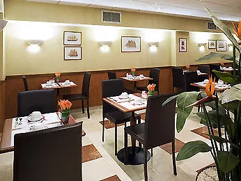 Отель Mercure Arc De Triomphe Wagram 4*