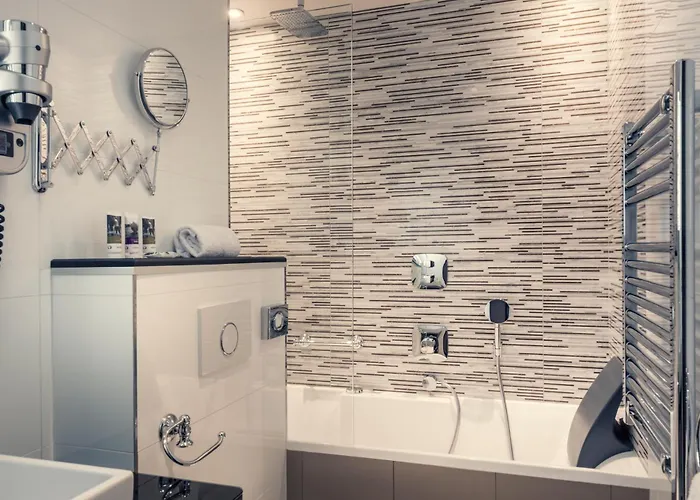 Mercure Arc De Triomphe Wagram 4* Paris