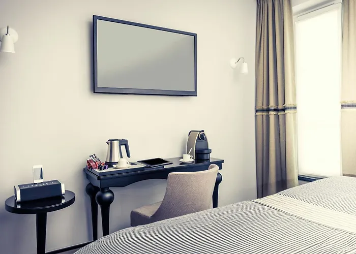 Отель Mercure Arc De Triomphe Wagram Париж