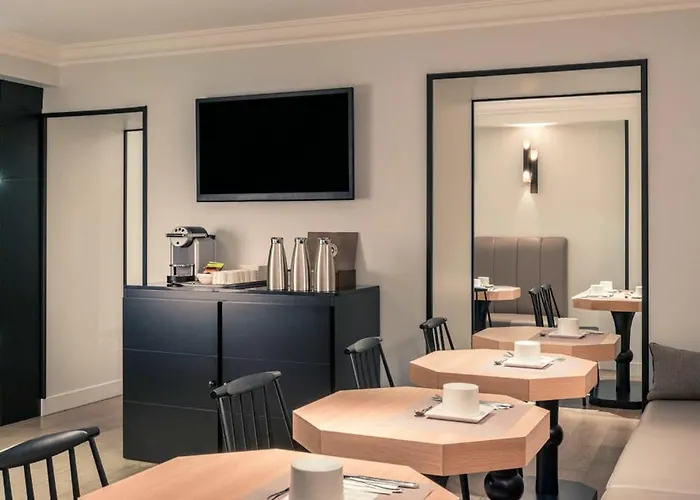 Mercure Arc De Triomphe Wagram Отель 4*