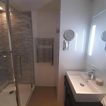 Отель Mercure Arc De Triomphe Wagram Париж