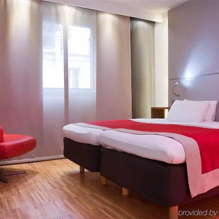 Отель Mercure Arc De Triomphe Wagram 4*
