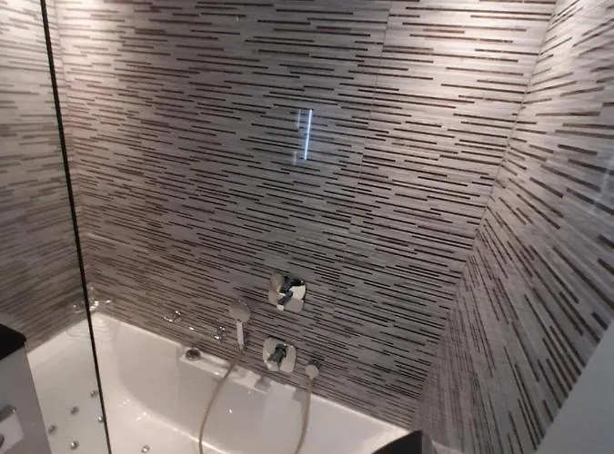 Mercure Arc De Triomphe Wagram 호텔 4*