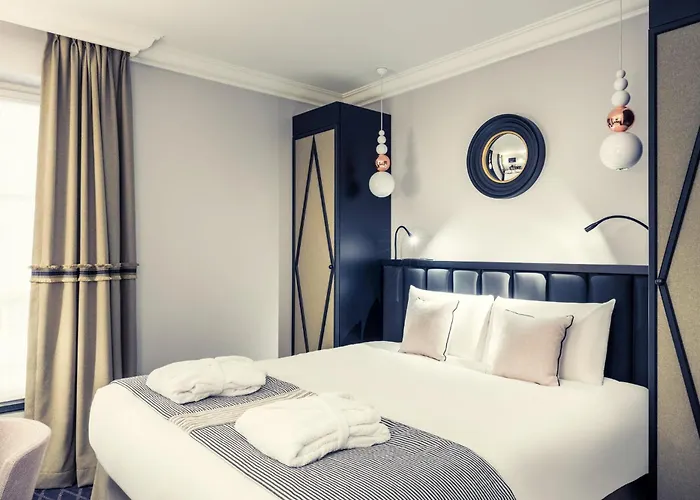 호텔 Mercure Arc De Triomphe Wagram 4*